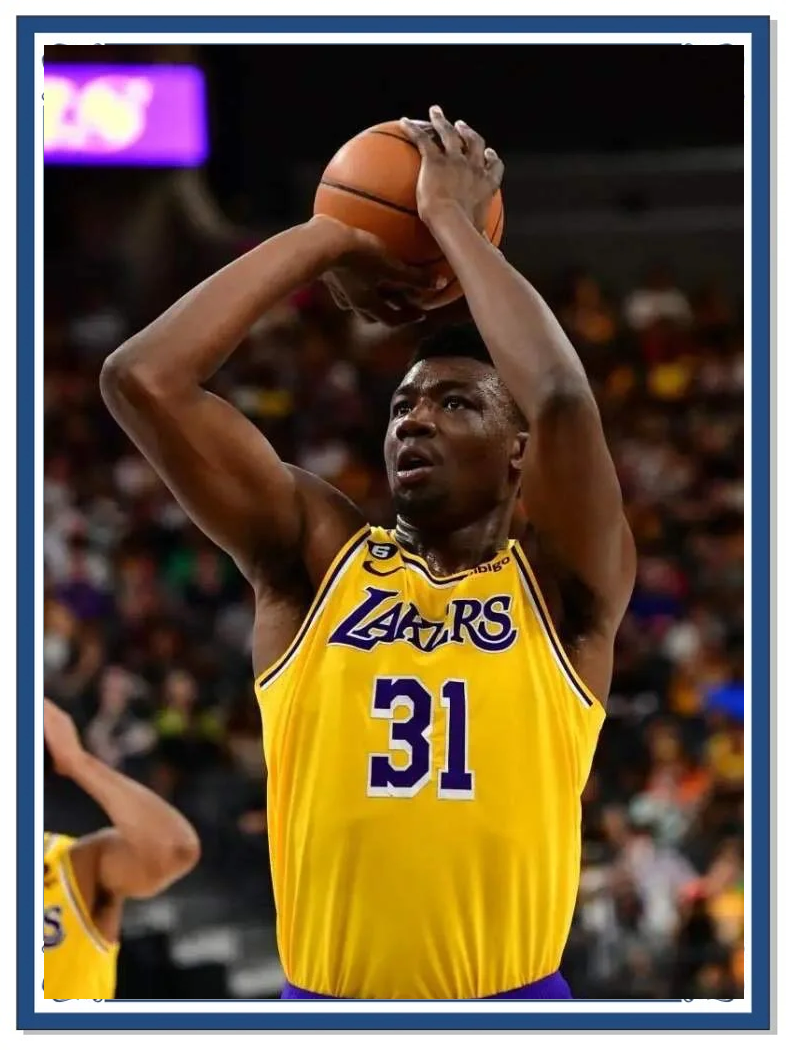 浓眉哥新星比赛局势复杂表现突出，巴黎圣日耳曼前途光明！